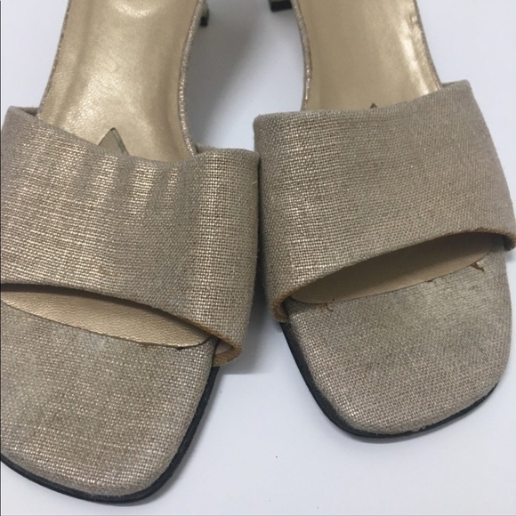 Stuart Weitzman size 10 muted gold /tan metallic gold linen look slides like new - Picture 12 of 14